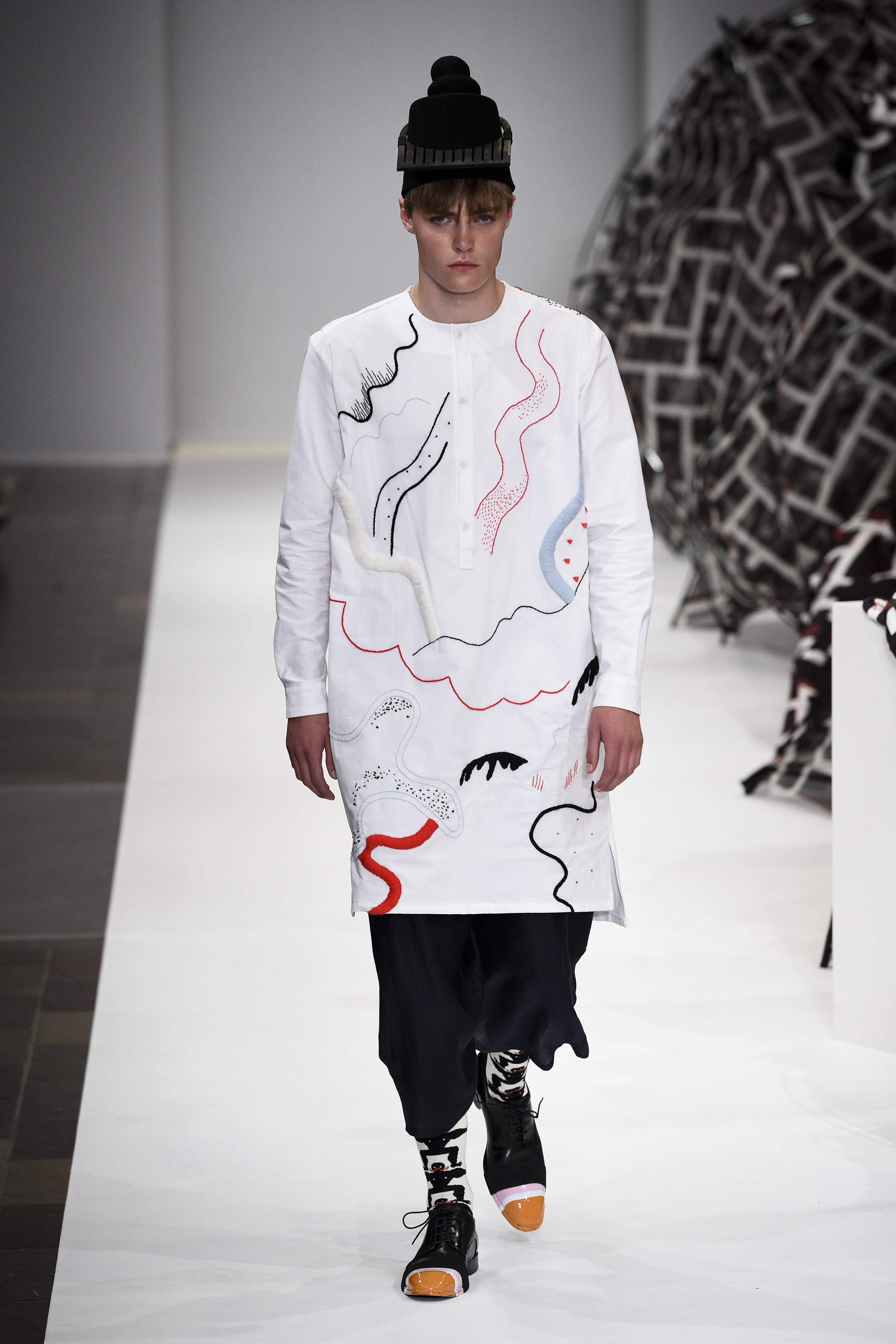 Read more about the article Henrik Vibskov SS16 – THE HOT SPACE ESCAPE