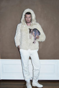 Read more about the article MEN WRAPPED IN FUR